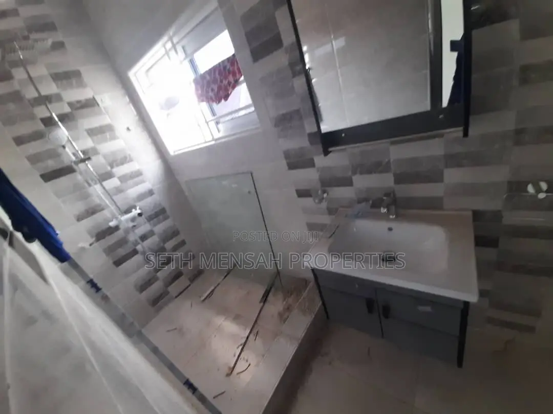 4bdrm House in Skm, Ashaley Botwe for sale