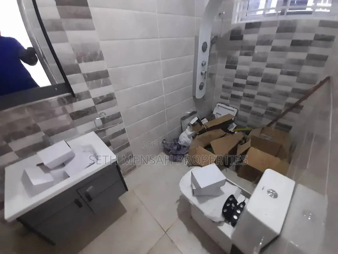 4bdrm House in Skm, Ashaley Botwe for sale