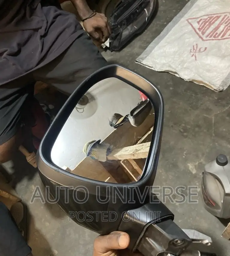 Nissan Rogue 2022 Mirror With Light Available