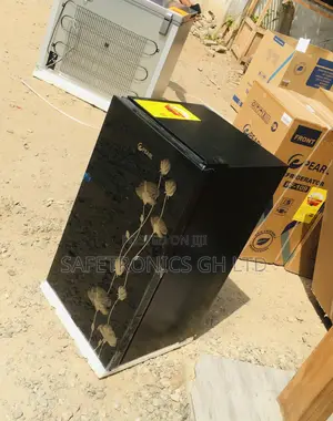 Black Singledoor Glass Topfreezer Pearl Tabletop 82L Fridge