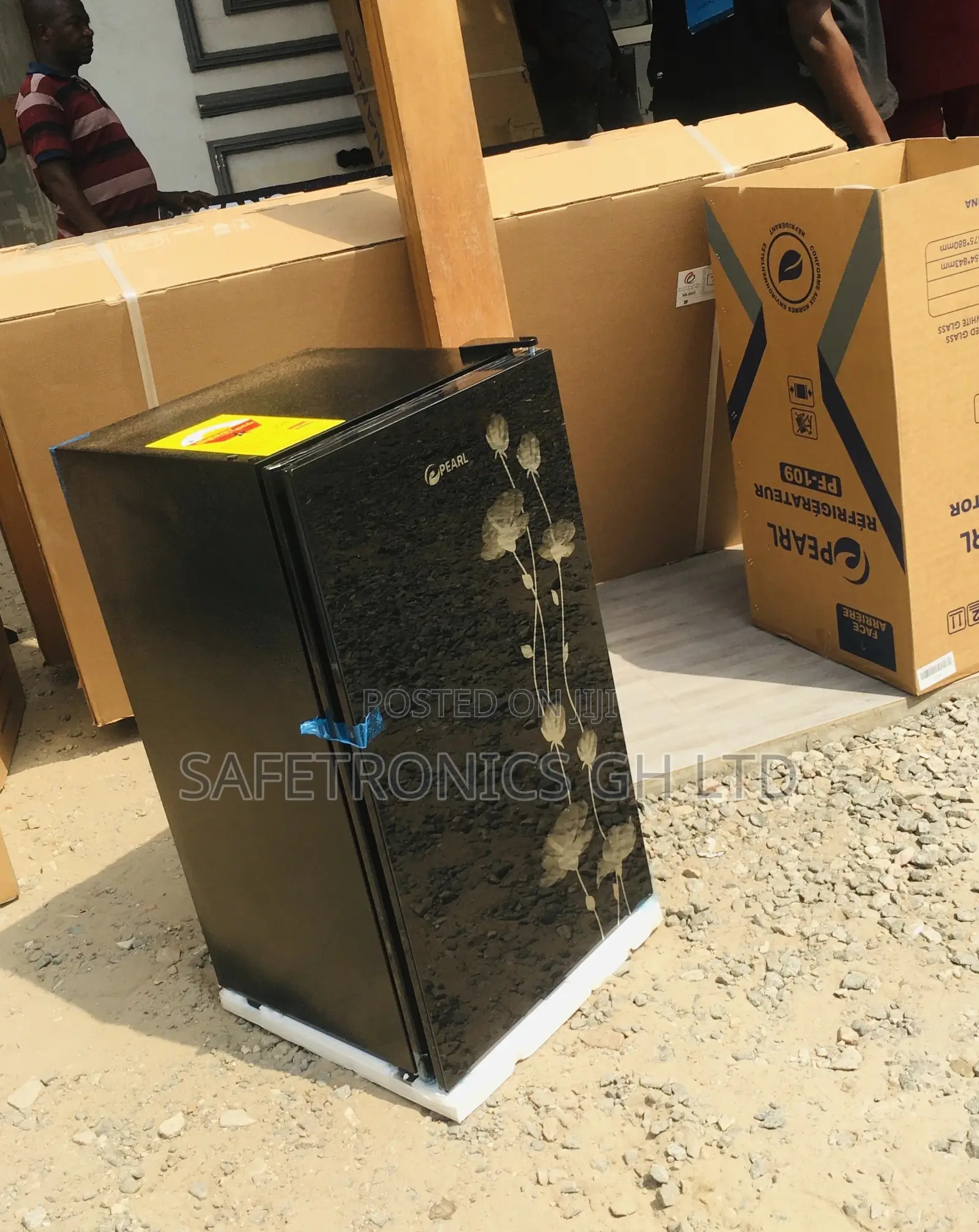 Tabletop Pearl Topfreezer 82L Singledoor Black Glass Fridge
