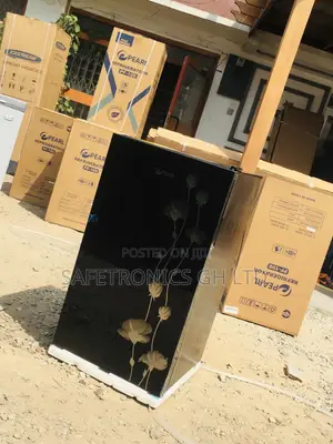 Topfreezer Singledoor Pearl 82L Black Glass Tabletop Fridge