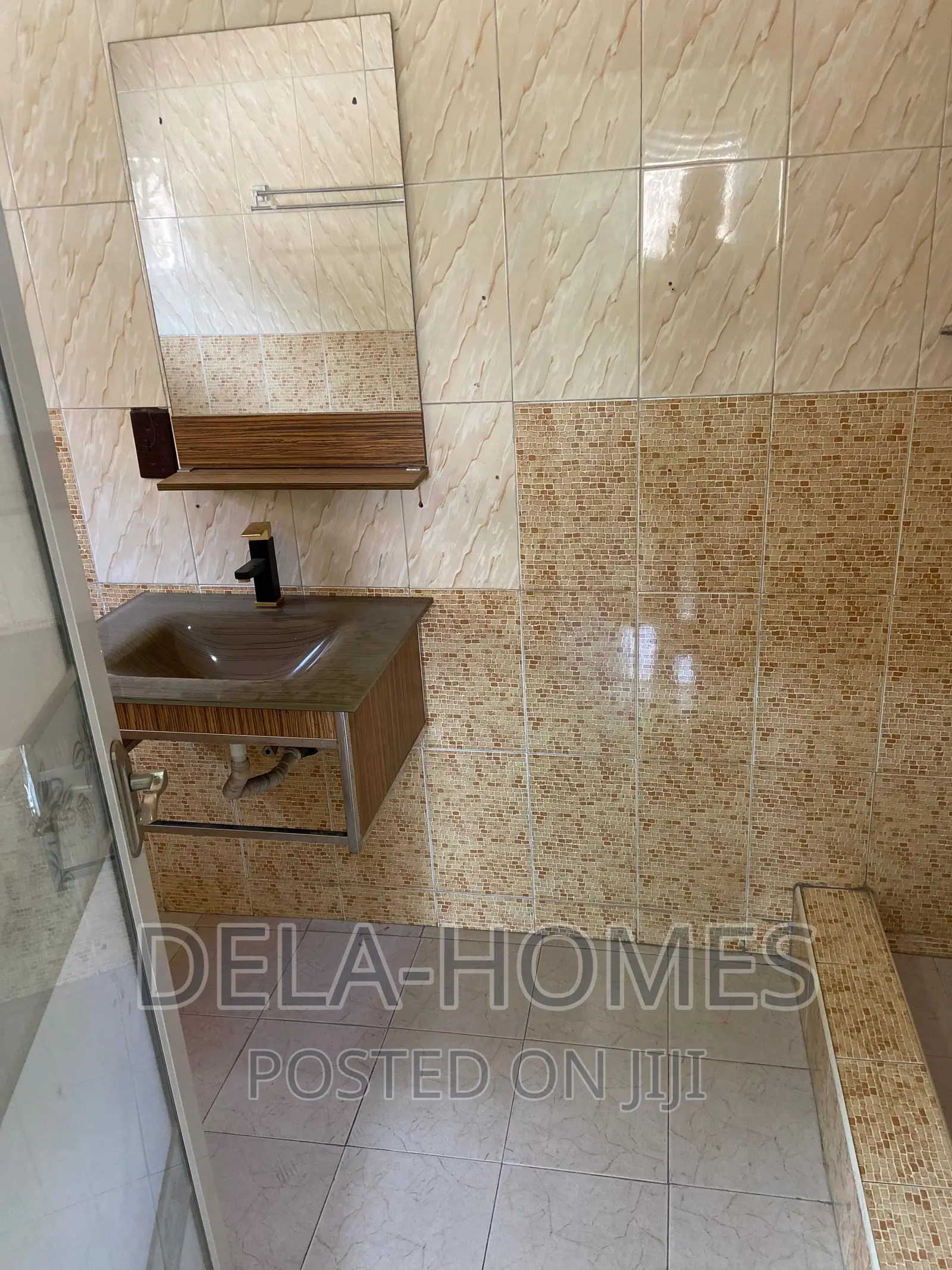 4bdrm Duplex in Ajringanor, Adjiriganor for rent