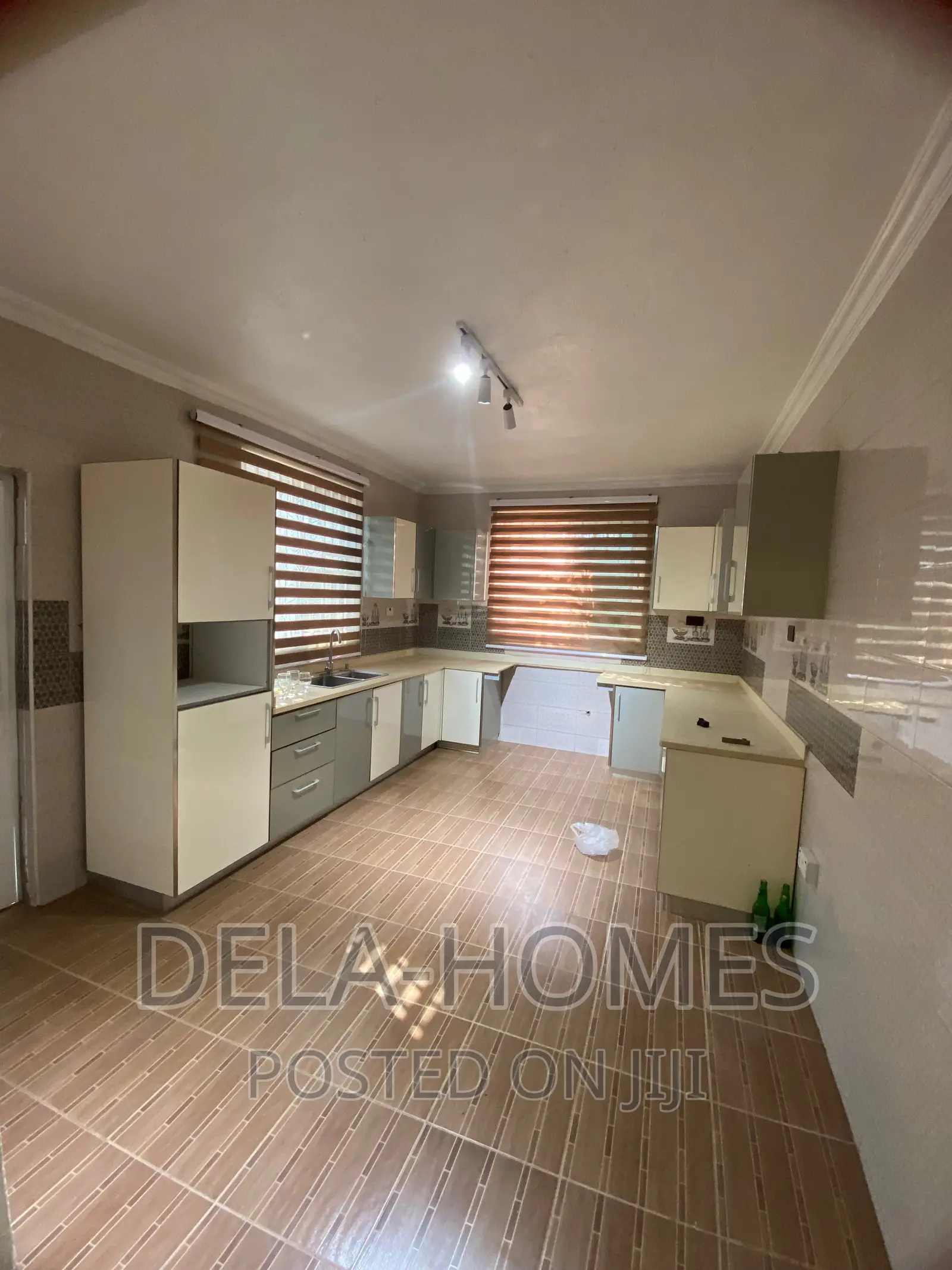 4bdrm Duplex in Ajringanor, Adjiriganor for rent
