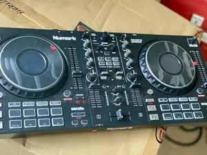 Photo - Numark Mixtrack Platinum Dj Controller