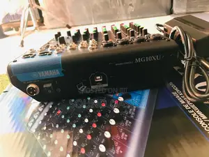 Yamaha MG10XU 10-Channel Analog Mixer With Effects and USB