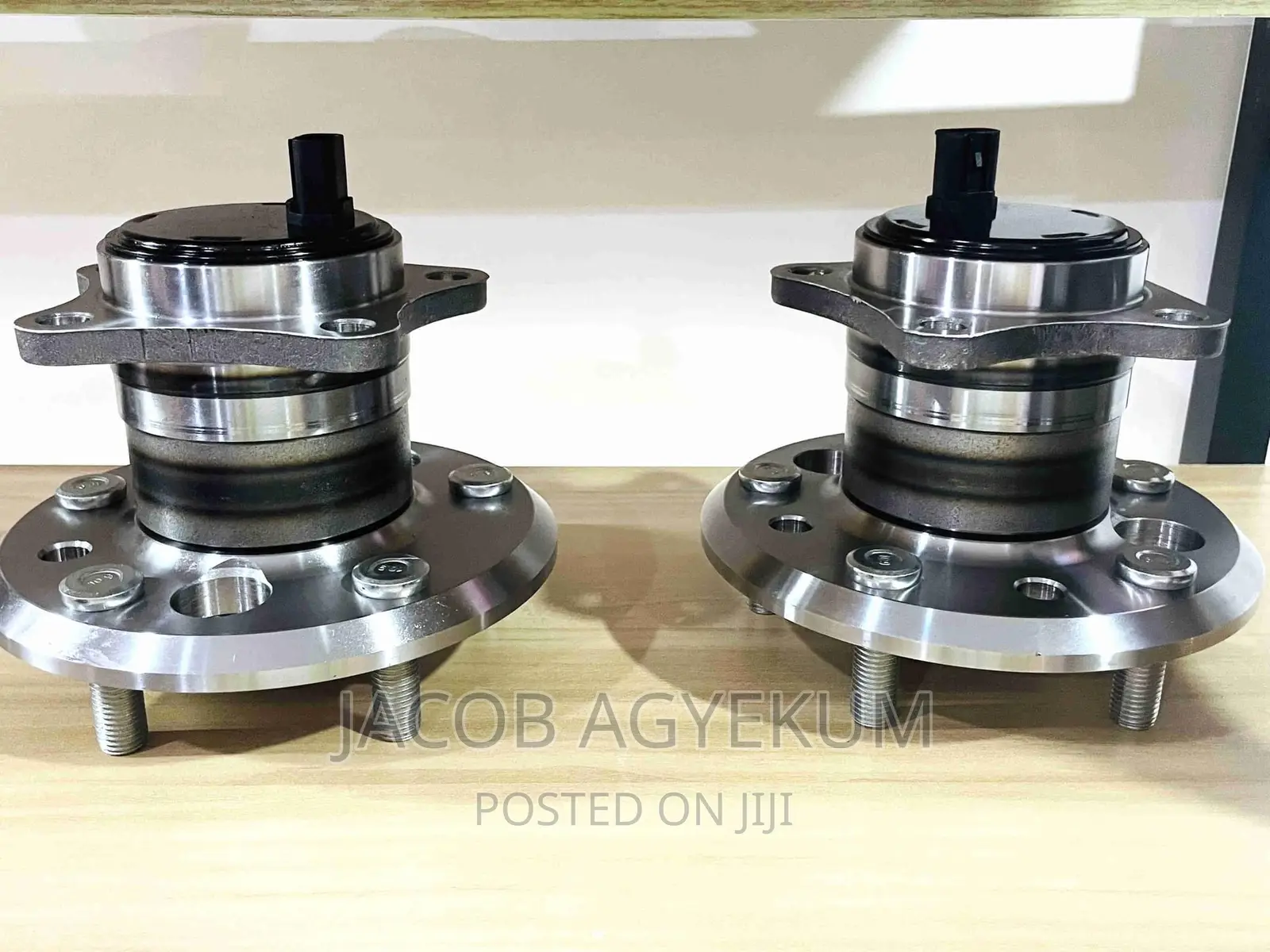 Honda CR-V Front Hubs 2016/2020 Original