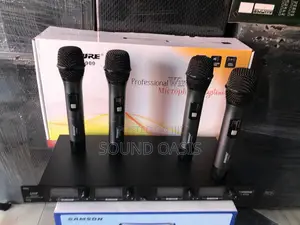 Shure U-8900 Professional 4-in-1 Wireless Microphone