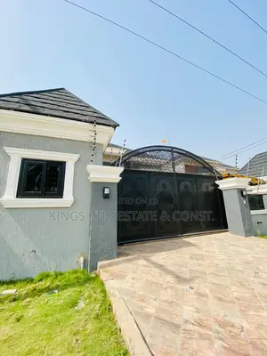 5bdrm Mansion in Tantra-Hill-Rd, Achimota for sale