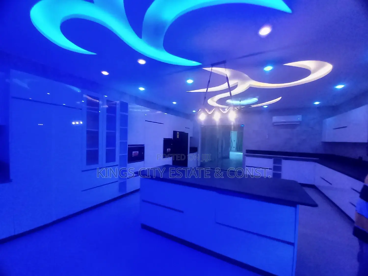 5bdrm Mansion in Tantra-Hill-Rd, Achimota for sale