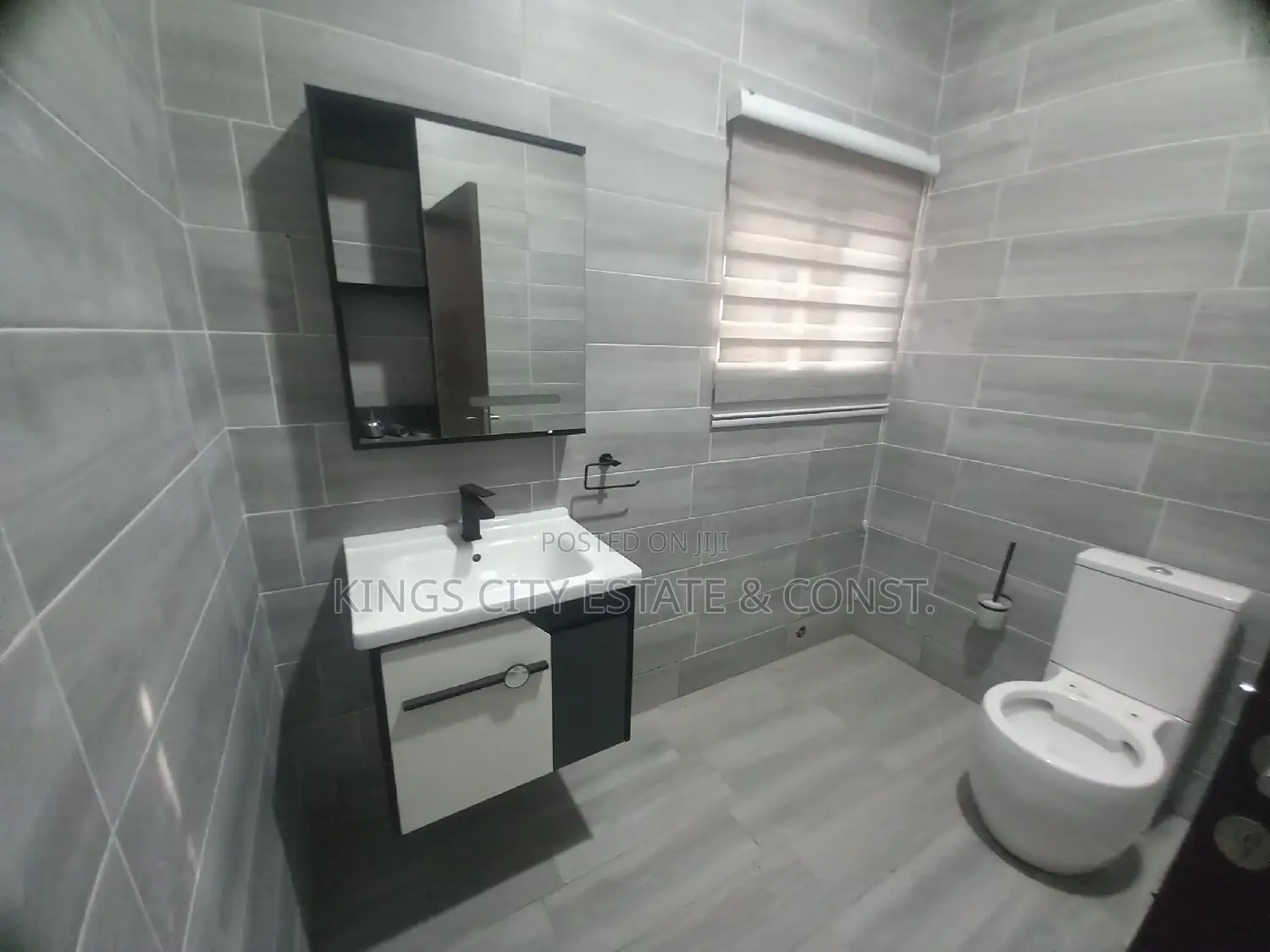 5bdrm Mansion in Tantra-Hill-Rd, Achimota for sale