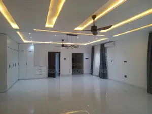 5bdrm Mansion in Tantra-Hill-Rd, Achimota for sale