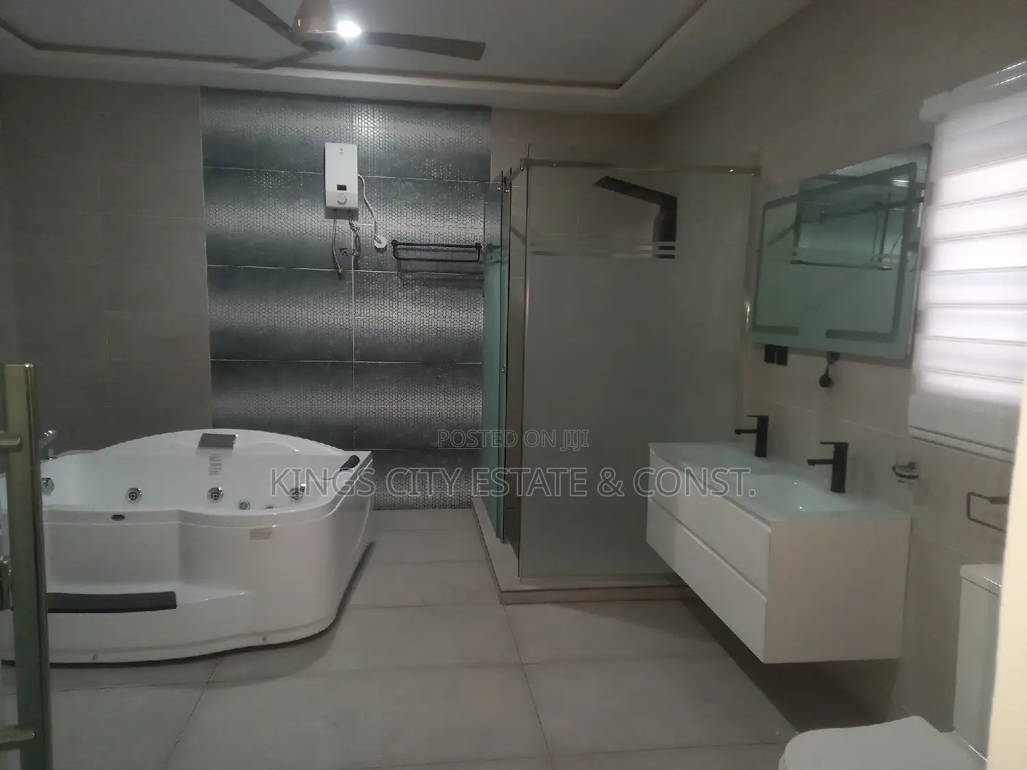 5bdrm Mansion in Tantra-Hill-Rd, Achimota for sale