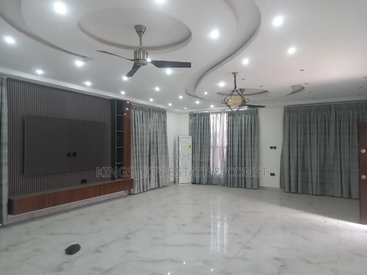 5bdrm Mansion in Tantra-Hill-Rd, Achimota for sale