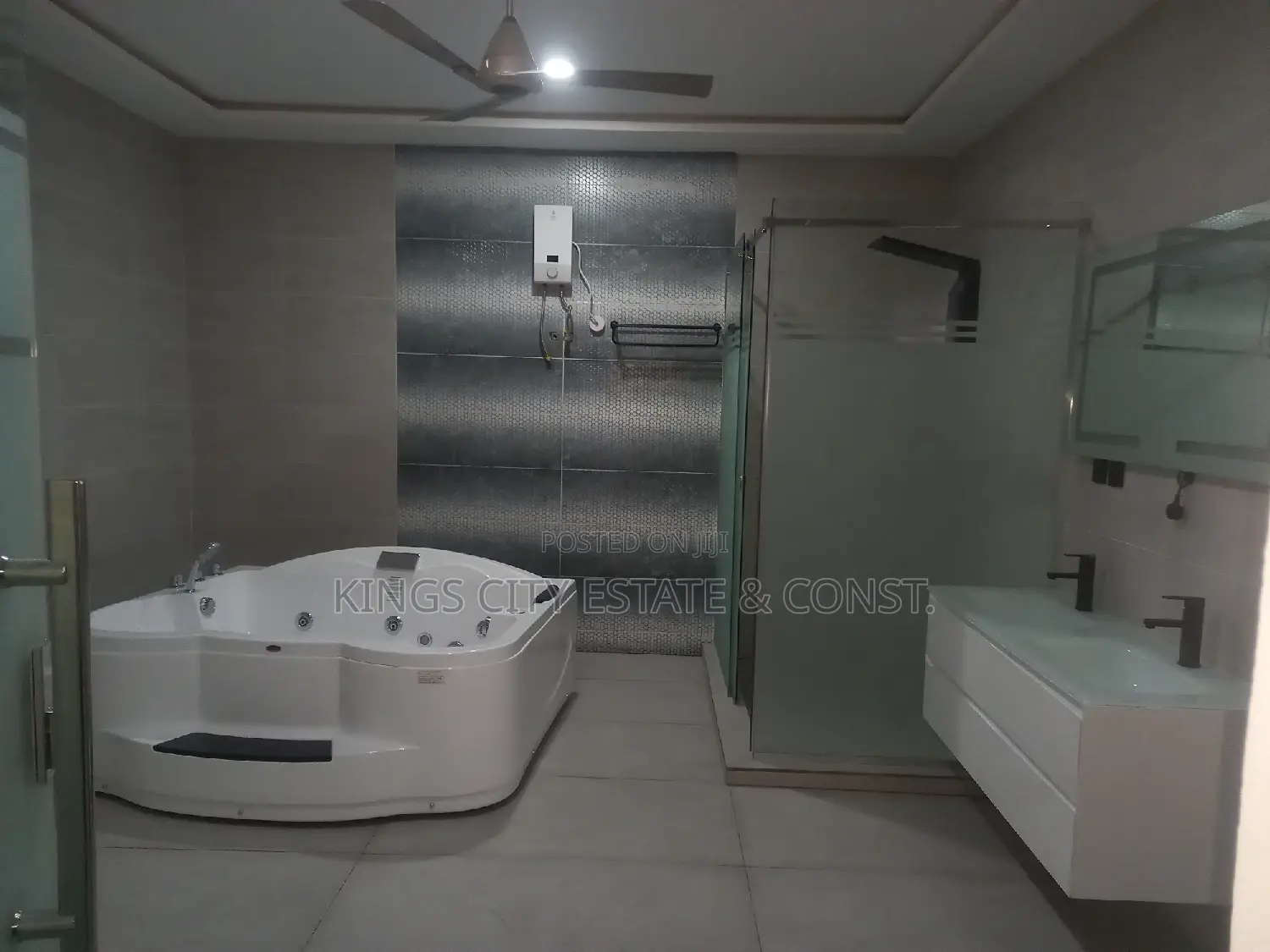 5bdrm Mansion in Tantra-Hill-Rd, Achimota for sale