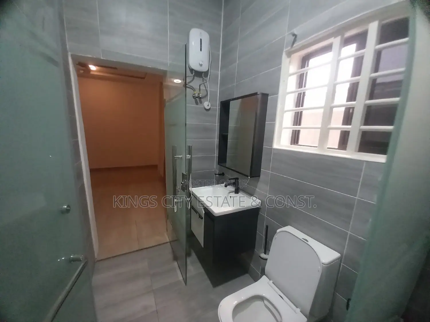 5bdrm Mansion in Tantra-Hill-Rd, Achimota for sale