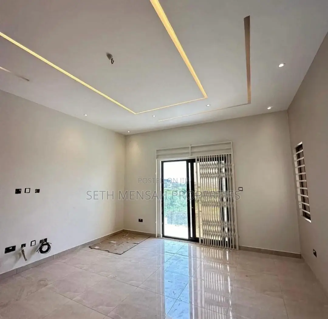 4bdrm House in Skm, Ashaley Botwe for sale