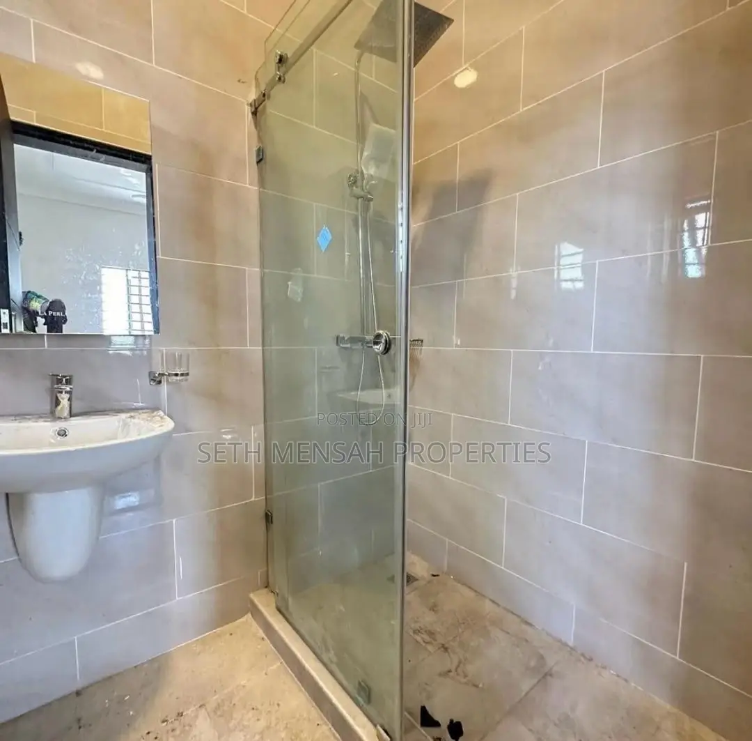 4bdrm House in Skm, Ashaley Botwe for sale