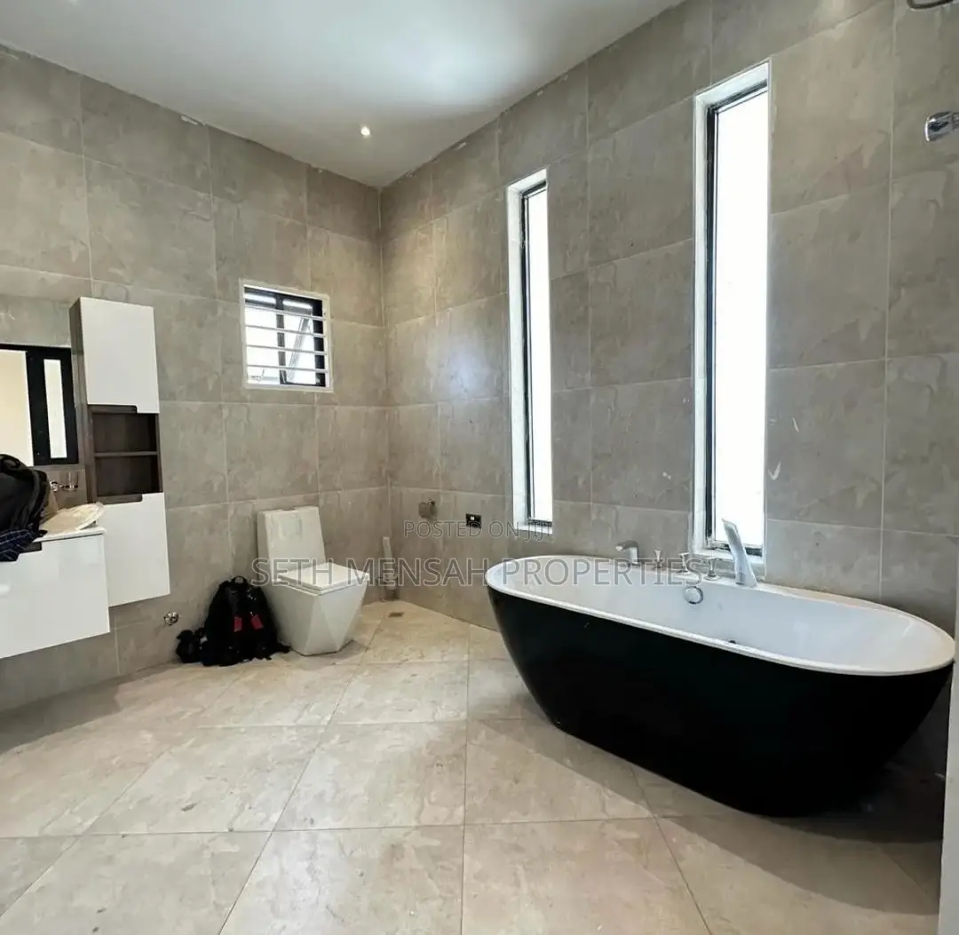 4bdrm House in Skm, Ashaley Botwe for sale