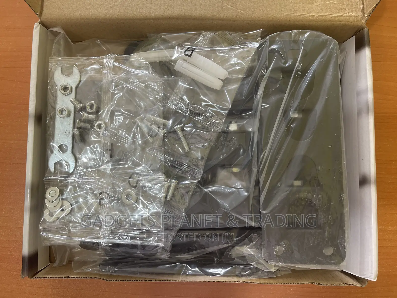 LED LCD Adjustable TV Wall Bracket Vesa 32′′ to 55′′ | X-400