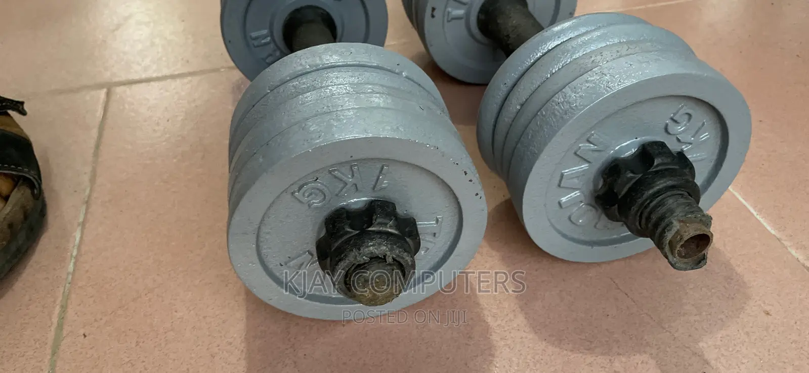 Pair of 8 Kg Carbon Steel Dumbbells