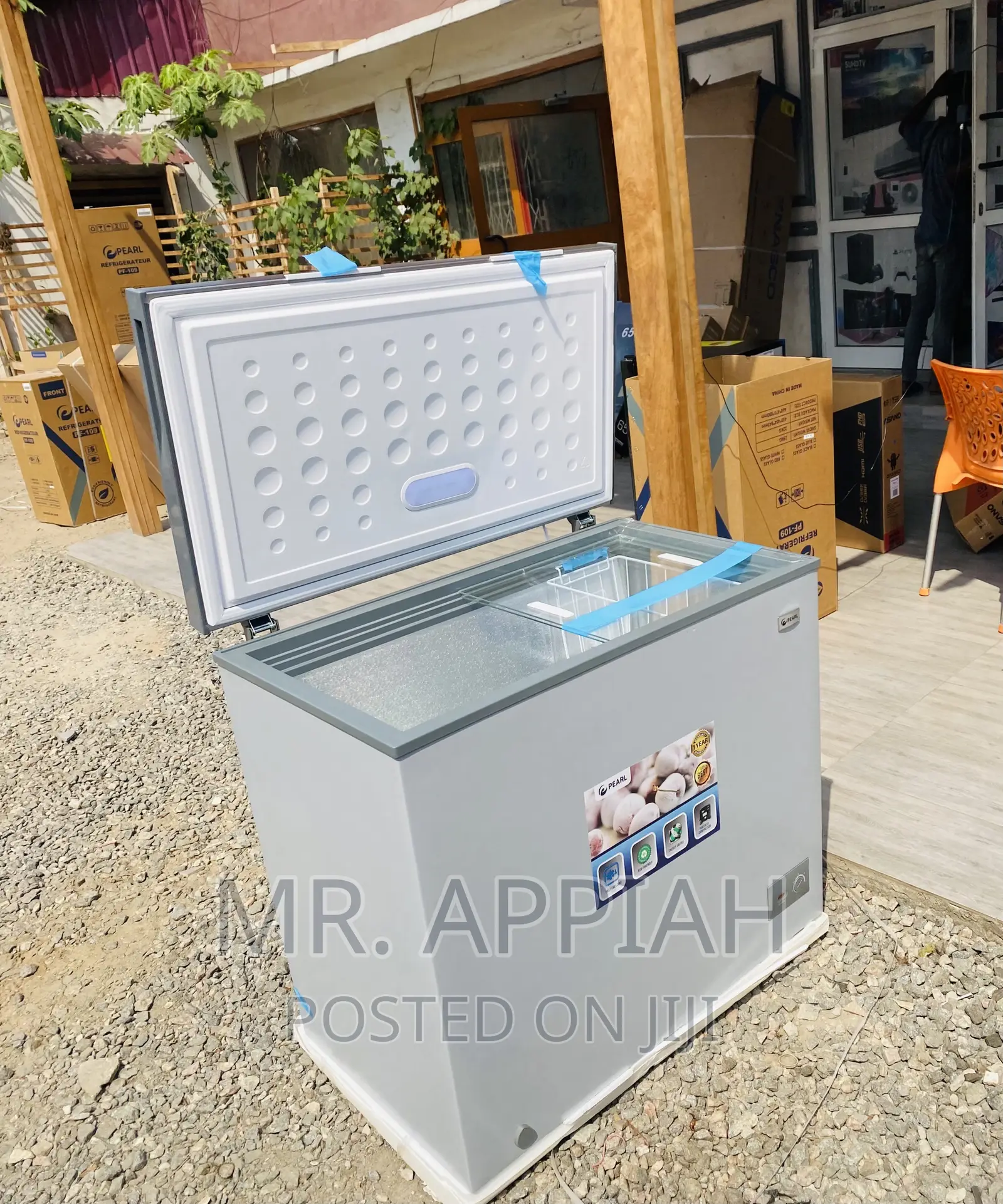 Energy Efficient Pearl PCF-240 Chest Electric Freezer.