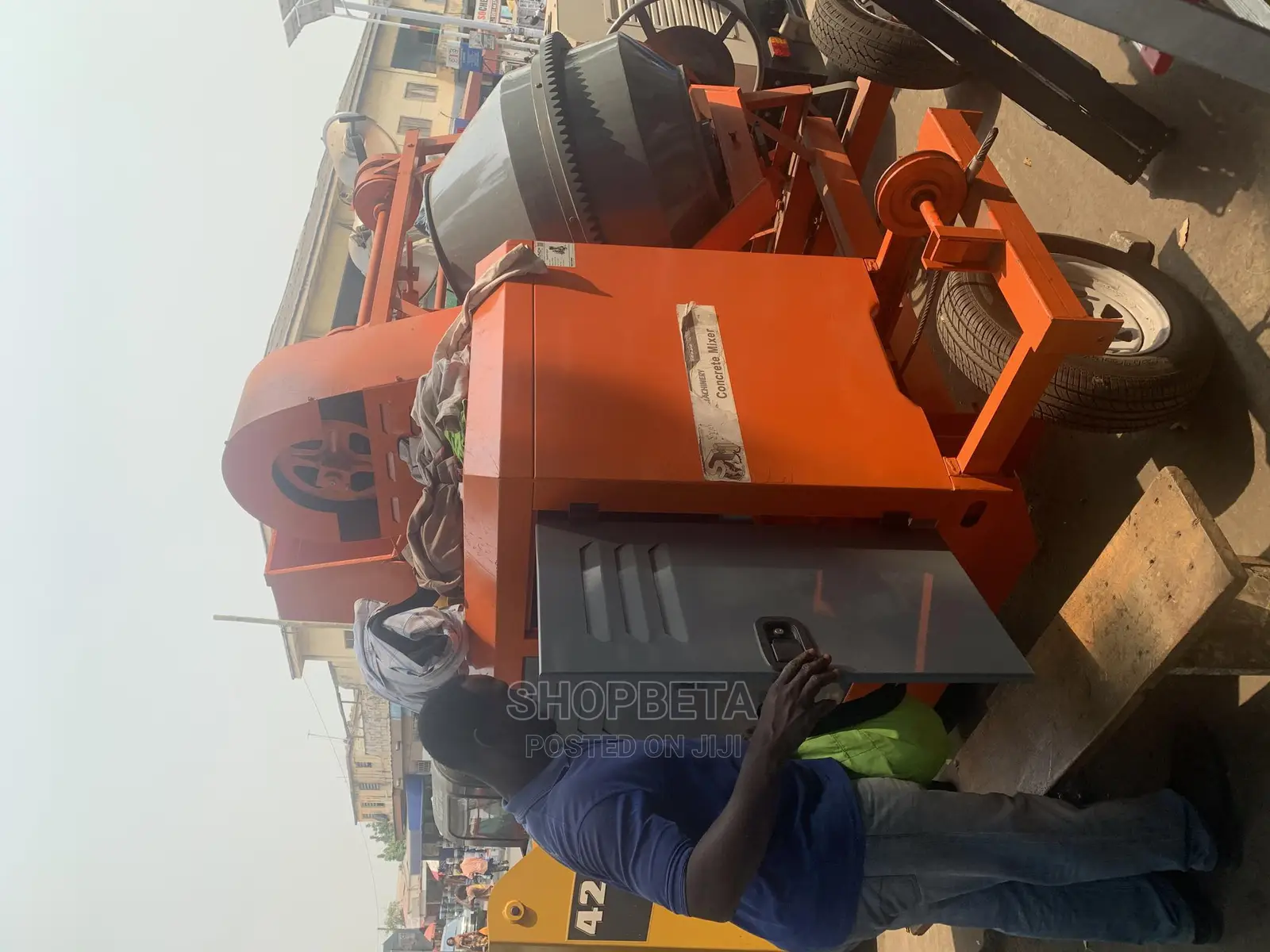 Self Loader Concrete Mixer