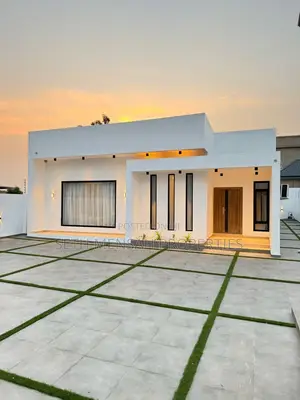 3bdrm House in Skm, East Legon for sale