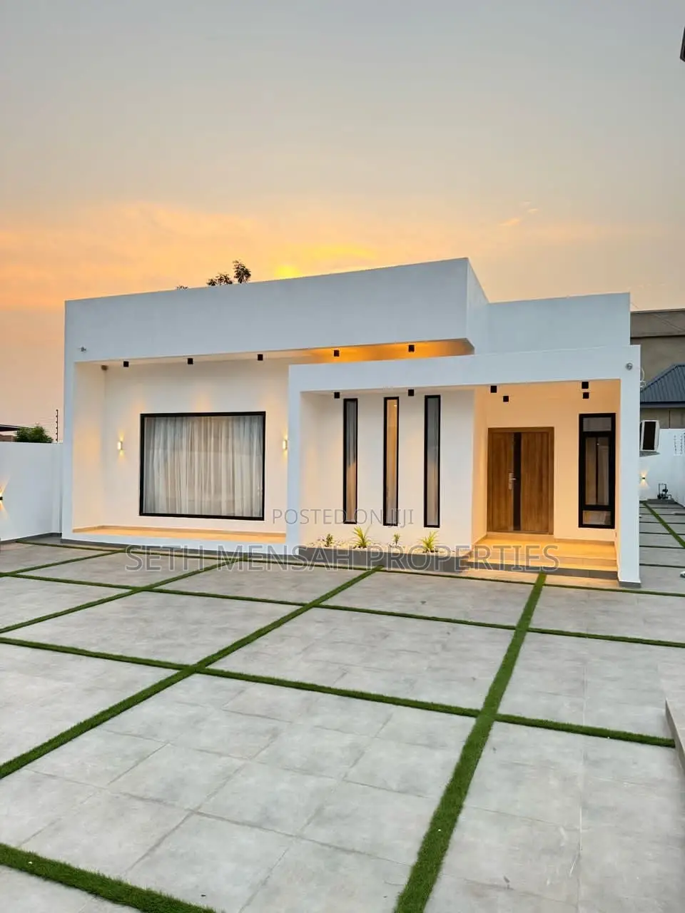 3bdrm House in Skm, East Legon for sale
