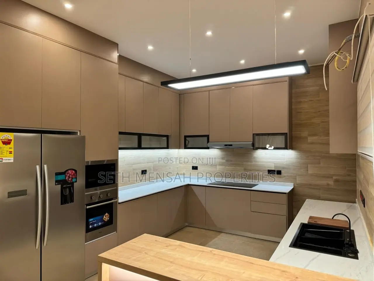 3bdrm House in Skm, East Legon for sale