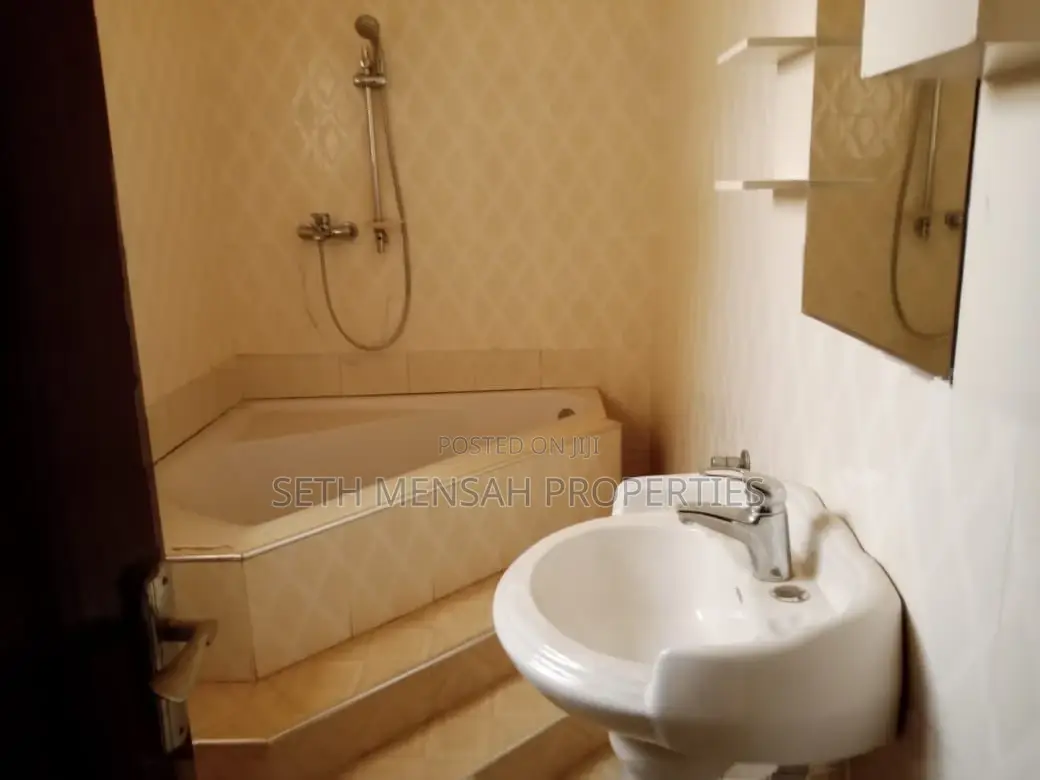 Furnished 4bdrm House in Skm, North Legon for sale