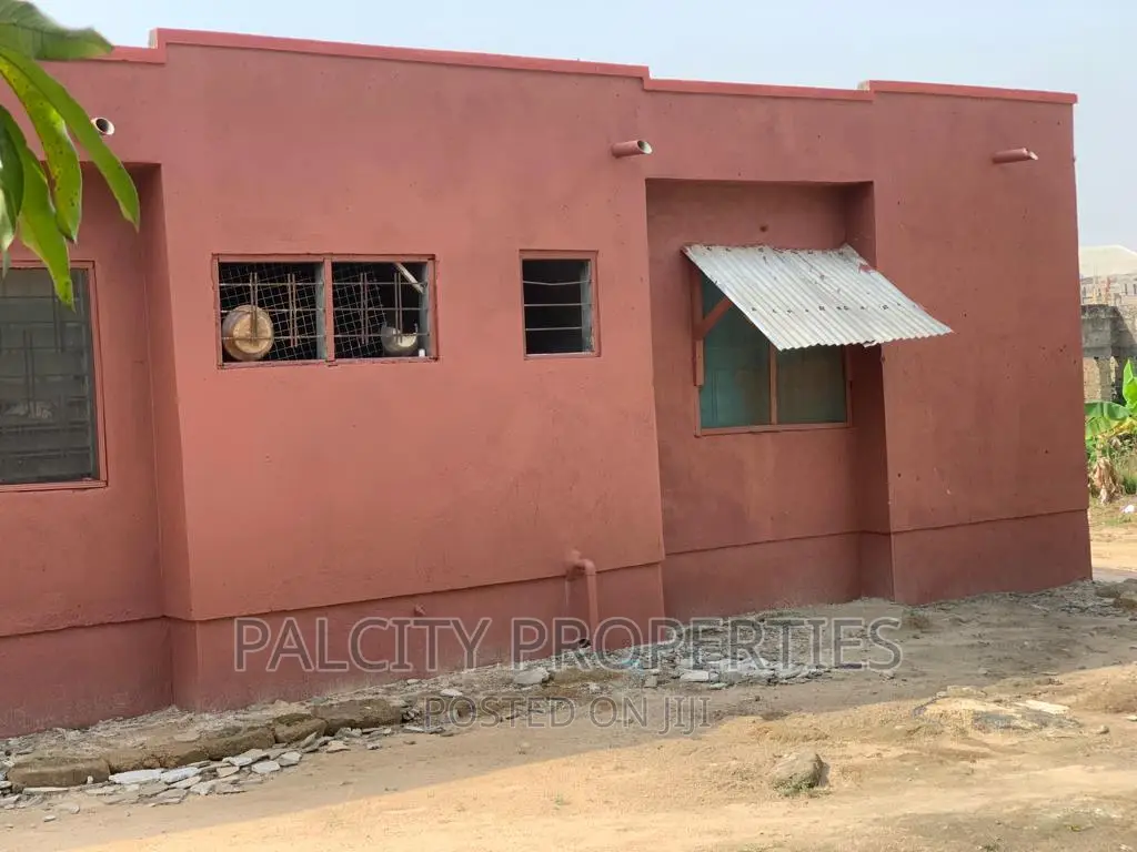 7bdrm House in Atonsu Palcity, Kumasi Metropolitan for sale