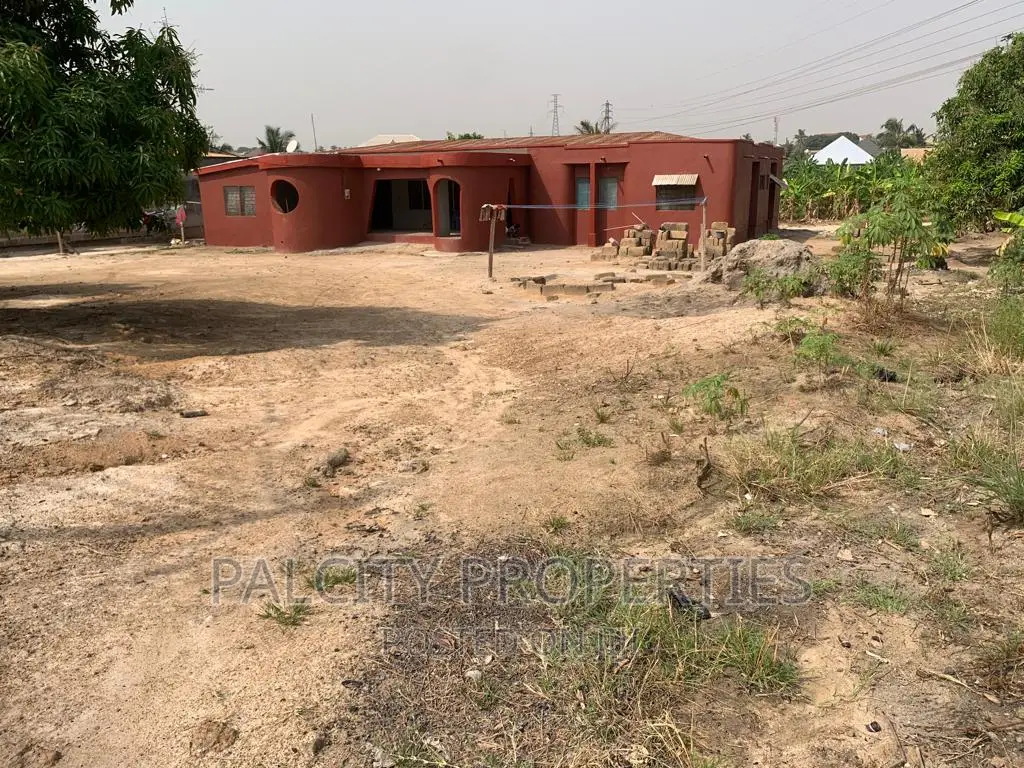 7bdrm House in Atonsu Palcity, Kumasi Metropolitan for sale