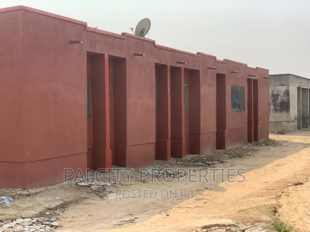 7bdrm House in Atonsu Palcity, Kumasi Metropolitan for sale