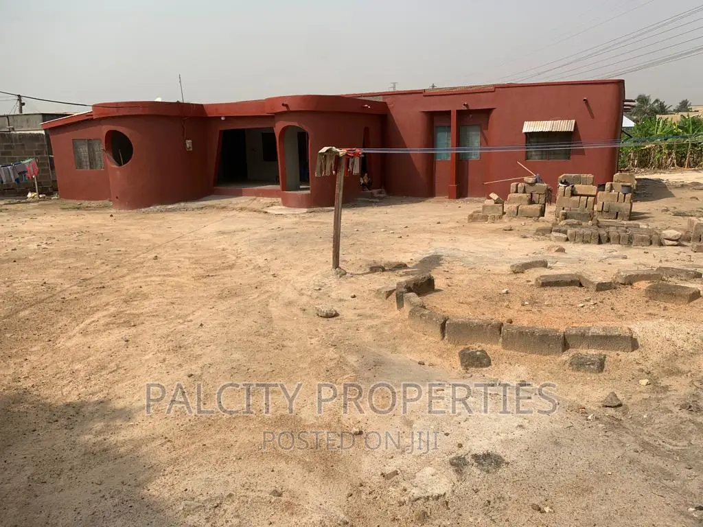 7bdrm House in Atonsu Palcity, Kumasi Metropolitan for sale