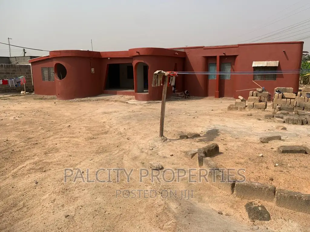 7bdrm House in Atonsu Palcity, Kumasi Metropolitan for sale