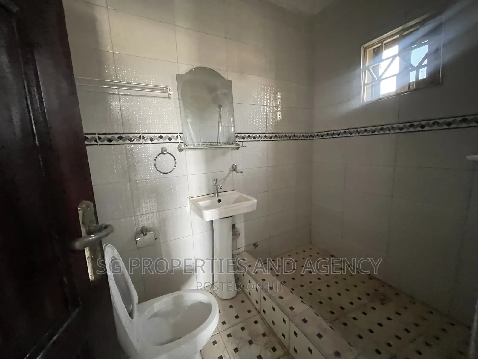 3bdrm Apartment in Kfc, Spintex for rent