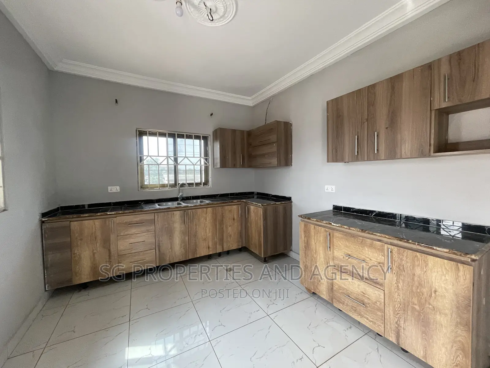 3bdrm Apartment in Kfc, Spintex for rent