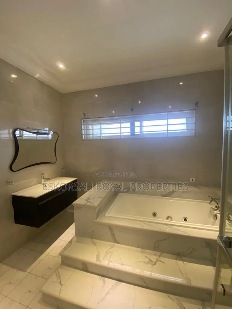 3bdrm House in East Legon, A&C Mall Area for rent
