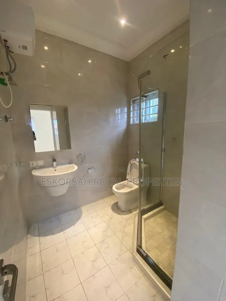 3bdrm House in East Legon, A&C Mall Area for rent