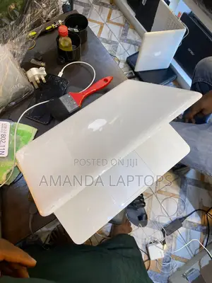 New Laptop Apple MacBook 2010 6GB Intel Core 2 Quad HDD+SSD 320GB