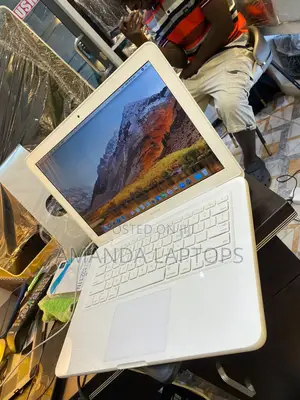 New Laptop Apple MacBook 2010 6GB Intel Core 2 Quad HDD+SSD 320GB