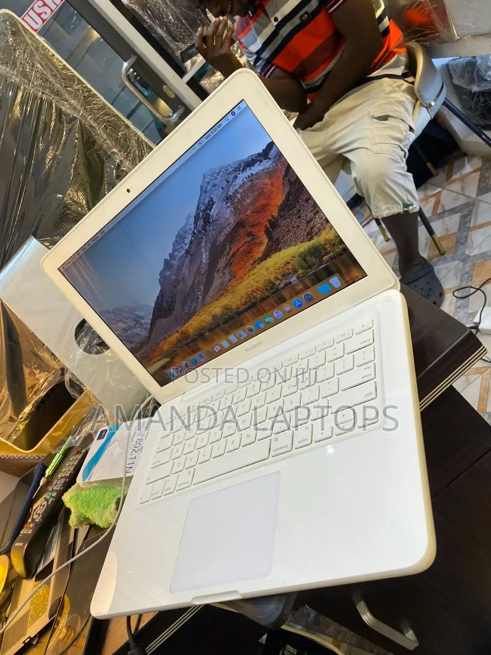 New Laptop Apple MacBook 2010 6GB Intel Core 2 Quad HDD+SSD 320GB
