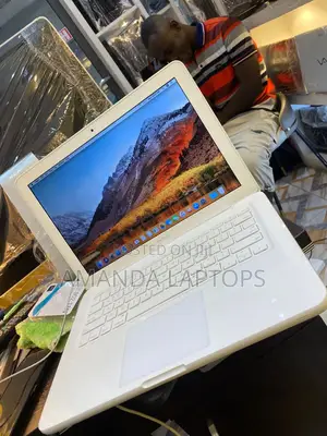 New Laptop Apple MacBook 2010 6GB Intel Core 2 Quad HDD+SSD 320GB
