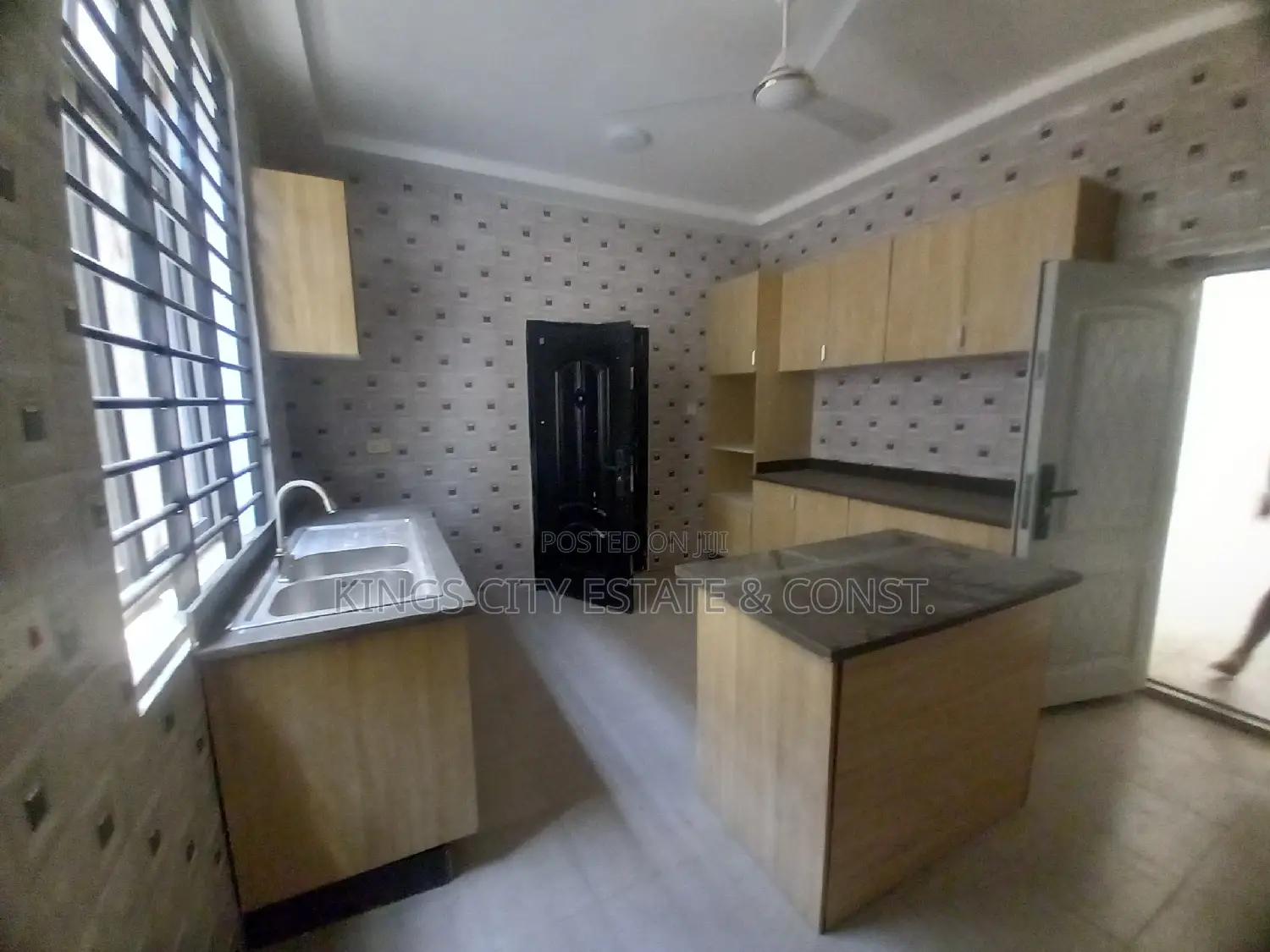 6bdrm House in Acp-Kwabenya, Dome for sale