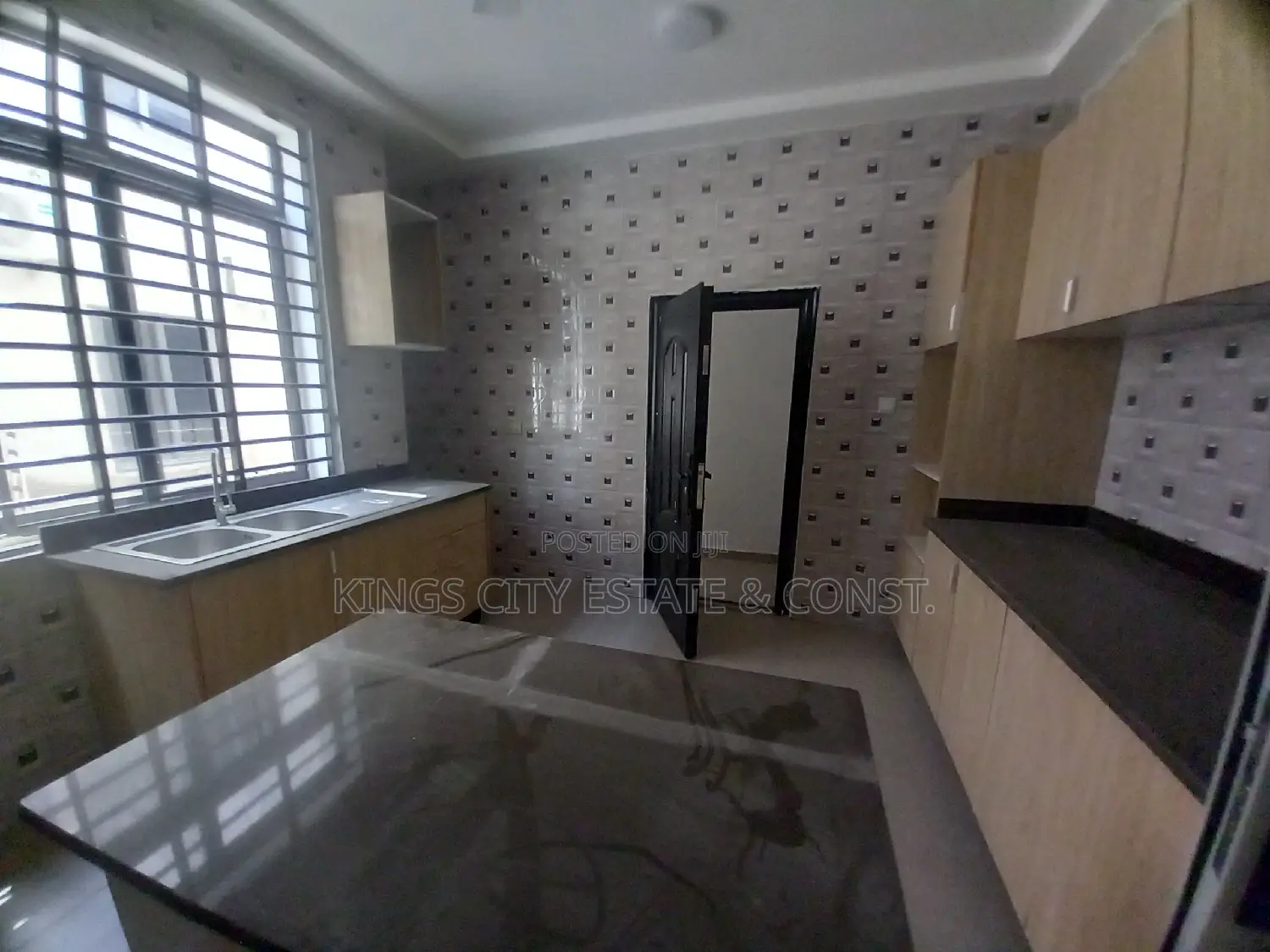 6bdrm House in Acp-Kwabenya, Dome for sale
