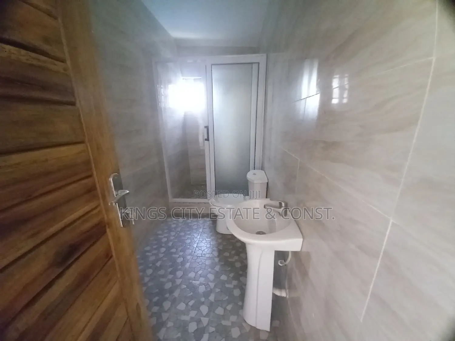 6bdrm House in Acp-Kwabenya, Dome for sale