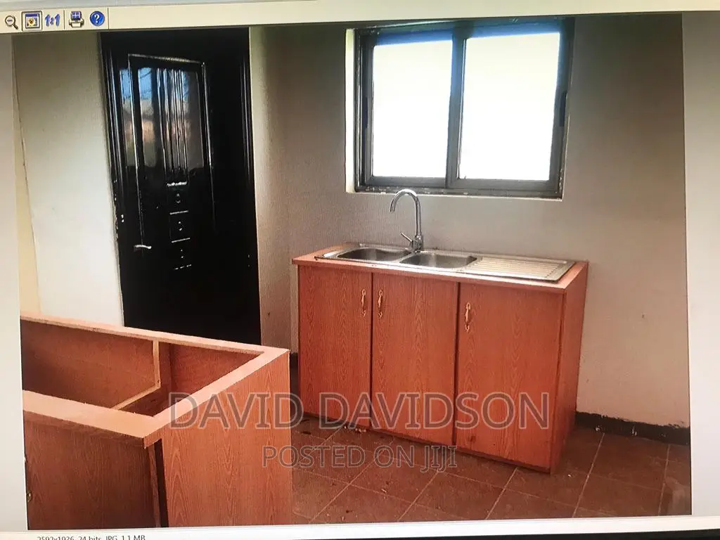 3bdrm Mansion in 3 Bedroom Storey, Tema Metropolitan for sale