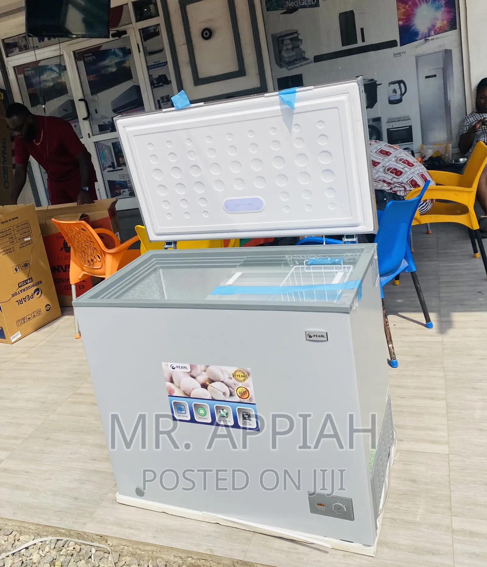 Manual Defrost Pearl PCF-240 Single Door Electric Freezer.