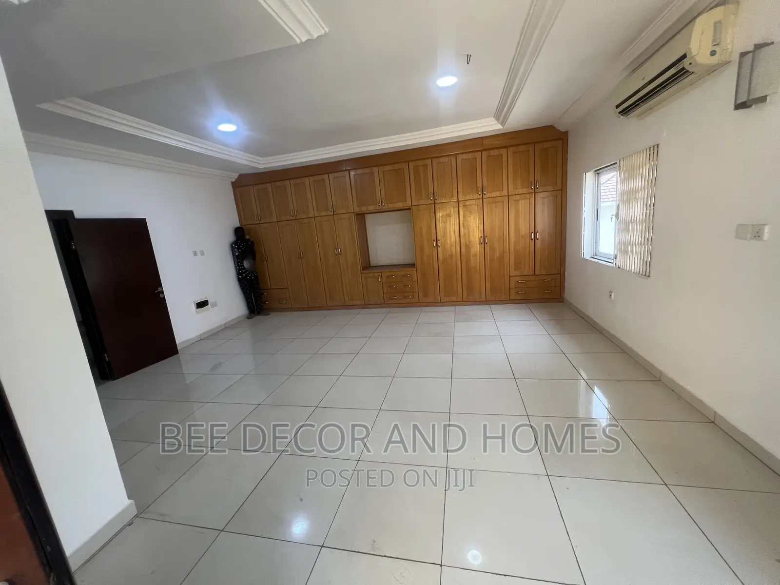 5bdrm Mansion in Bee Decor &Home’S, East Legon for rent